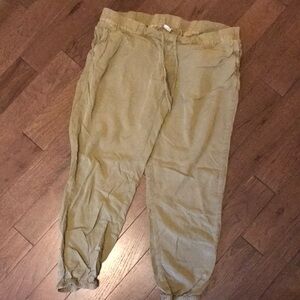 Gap Maternity lightweight green pants M